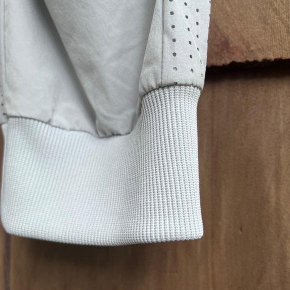 Four-way Stretch Woven Capri Joggers Pants In Dove - Picture 6 of 9